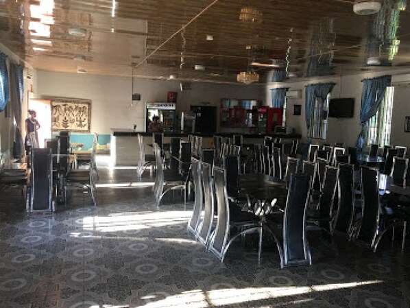 Room, 1 Bedroom, Accessible, Smoking | Dining