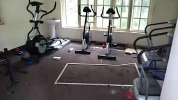 Room, 1 Bedroom, Accessible, Smoking | Fitness facility