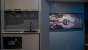 Room, 1 Bedroom, Accessible, Smoking | Private kitchen