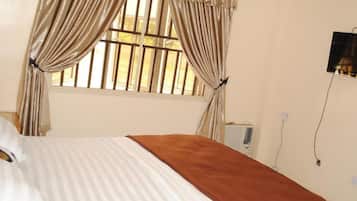 Room, 1 Bedroom, Accessible, Smoking | 1 bedroom, WiFi