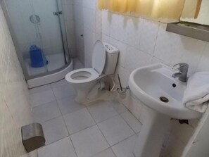 Room, 1 Bedroom, Accessible, Smoking | Bathroom