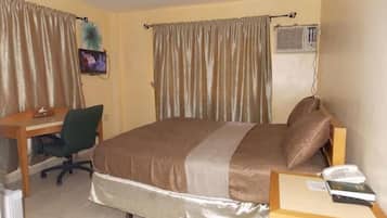 Room, 1 Bedroom, Accessible, Smoking | 1 bedroom, WiFi
