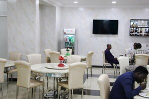 Room, 1 Bedroom, Accessible, Smoking | Dining