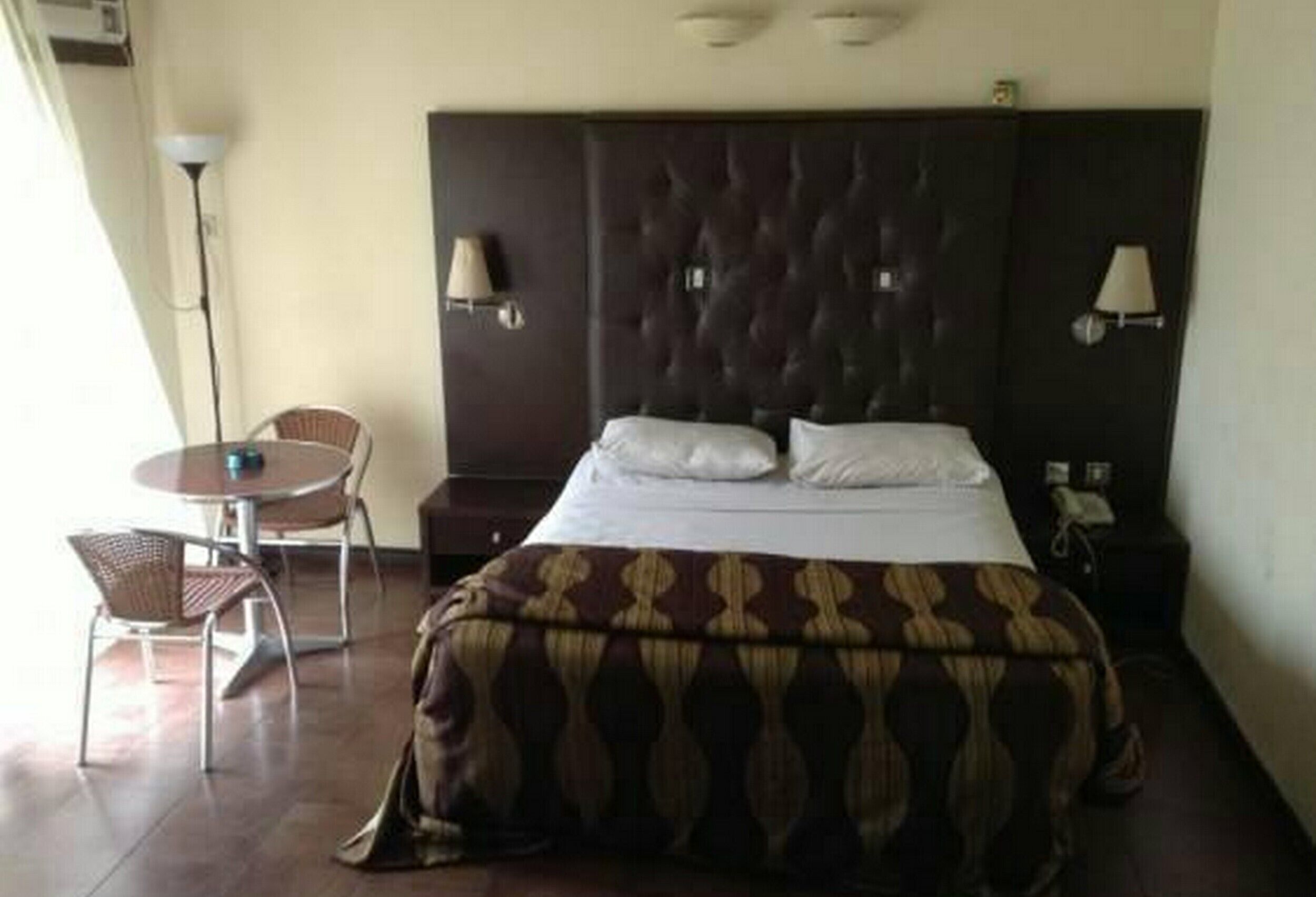 Room, 1 Bedroom, Accessible, Smoking | 1 bedroom, WiFi