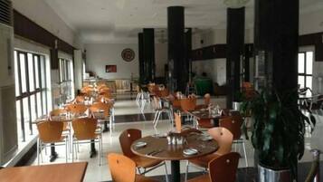 Chambre, 1 chambre, accessible aux personnes à mobilité réduite, fumeur | Restauration