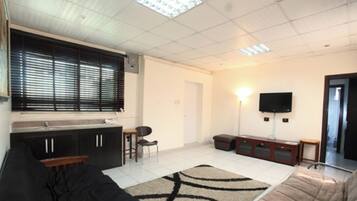 Room, 1 Bedroom, Accessible, Smoking | Living room