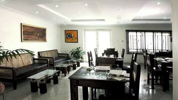 Room, 1 Bedroom, Accessible, Smoking | Dining