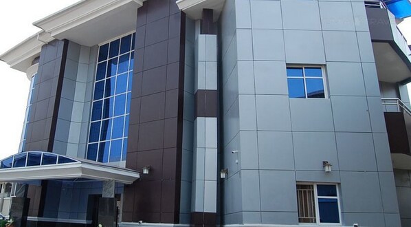 Exterior - Room-royal Park Hotel & Suite - Guest Ro (Asaba)