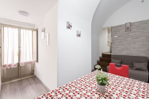 Apartment, 2 Schlafzimmer, Balkon, Stadtblick | Innenbereich