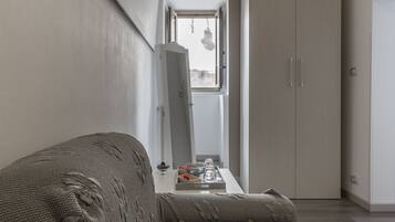 Apartment, 2 Schlafzimmer, Balkon, Stadtblick | 2 Schlafzimmer, schallisolierte Zimmer, Bügeleisen/Bügelbrett