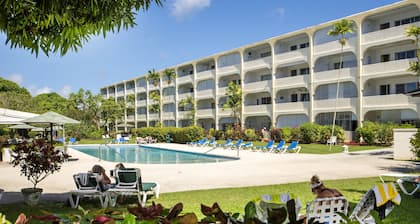 Ground Floor Apartment Located in Hometown, 5 min Walk to the Beach
