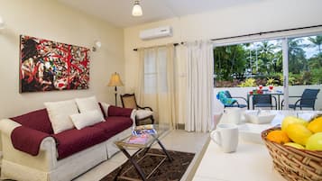 Appartement, 1 chambre, patio, vue sur le jardin | Salle de séjour