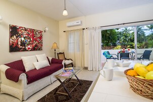 Apartment, 1 Bedroom, Patio, Garden View | Living room