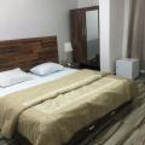 Room, 1 Bedroom, Accessible, Smoking | 1 bedroom