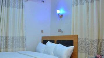 Huone, 1 makuuhuone, esteetön, tupakointi sallittu | 1 makuuhuone