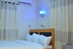 Huone, 1 makuuhuone, esteetön, tupakointi sallittu | 1 makuuhuone