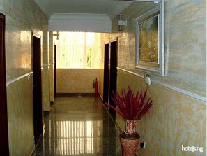 Room, 1 Bedroom, Accessible, Smoking | Hallway