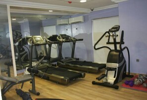 Room, 1 Bedroom, Accessible, Smoking | Fitness facility