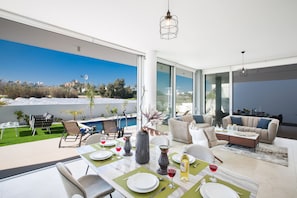Villa, 3 Schlafzimmer, Raucher, eigener Pool | Speisen