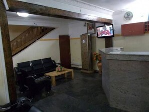 Room, 1 Bedroom, Accessible, Smoking | Lobby
