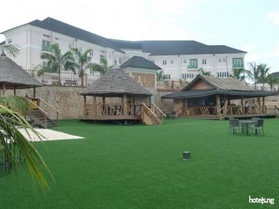 Room-the Gates Luxury Apartments