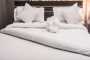 Room, 1 Bedroom, Accessible, Smoking | 1 bedroom, WiFi
