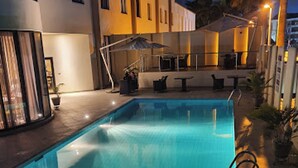 Kamar, 1 kamar tidur, akses difabel, Boleh Merokok | Kolam renang | Kolam renang indoor