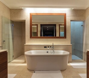 Apartment, 3 Bedrooms, Accessible, Smoking | Bathroom | Free toiletries, hair dryer, slippers, towels - Seattle Residences - 3bedroom Apartment (Lagos)