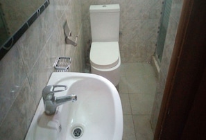 Room, 1 Bedroom, Accessible, Smoking | Bathroom