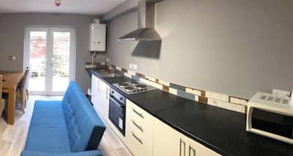 Room-private En-suite Room In Town, Clos