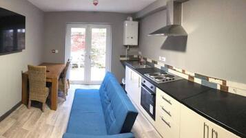 Room, 1 Bedroom | Dining room