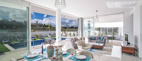 Villa, 3 Bedrooms, Smoking, Private Pool | Dining