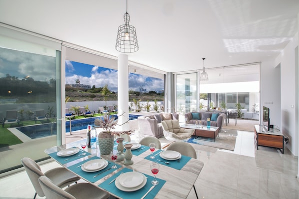 Villa, 3 Bedrooms, Smoking, Private Pool | Dining