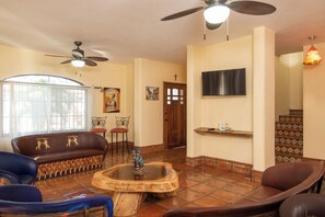 Living area - 3-bedroom house in serene Colima with cool AC in the bedrooms. (Colima)