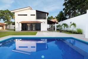 Pool - 3-bedroom house in serene Colima with cool AC in the bedrooms. (Colima)