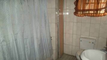 Room, 1 Bedroom, Accessible, Smoking | Bathroom