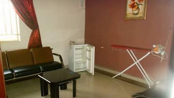 Room, 1 Bedroom, Accessible, Smoking | Living area