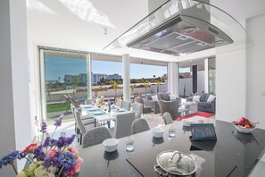 Villa, 5 chambres, fumeur, piscine privée | Restauration