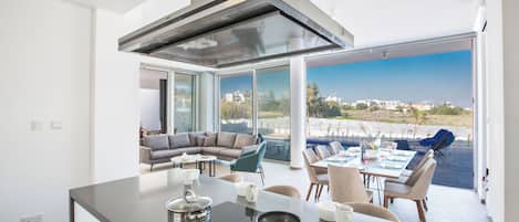 Villa, 5 Bedrooms, Smoking, Private Pool | Dining