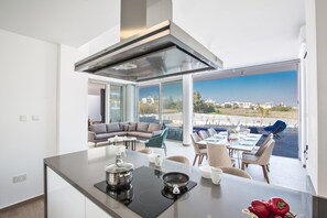 Villa, 5 Schlafzimmer, Raucher, eigener Pool | Speisen