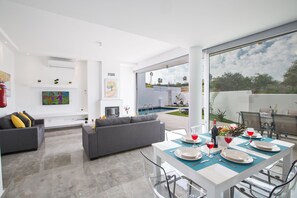 Villa, 2 Schlafzimmer, Raucher, eigener Pool | Speisen