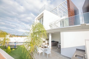 Villa, 2 Bedrooms, Smoking, Private Pool | Outdoor dining