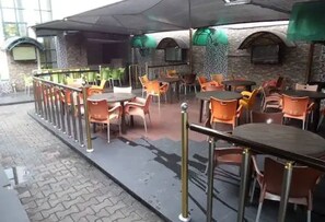 Room, 1 Bedroom, Accessible, Smoking | Dining