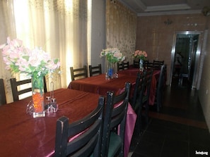 Room, 1 Bedroom, Accessible, Smoking | Dining