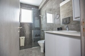 Villa, 2 Bedrooms, Smoking, Private Pool | Bathroom