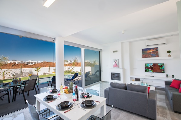 Huvila, 2 makuuhuonetta, tupakointi sallittu, yksityinen uima-allas | Ruokailu