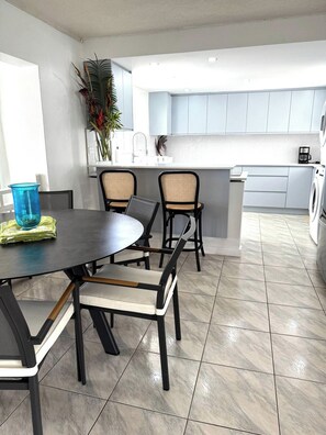 Villa, 3 Bedrooms, Balcony, Ocean View | Dining