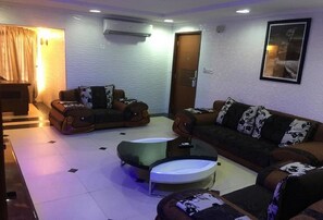 Living area - Room-cynergy Suites Royale - Standard (Lagos)