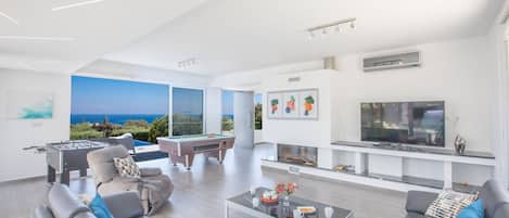 Villa, 6 habitaciones, para fumadores, alberca privada | Área de sala de estar