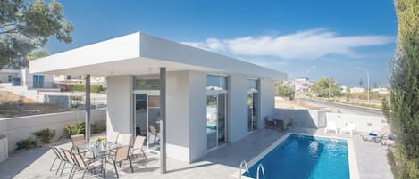 Outdoor pool, sun loungers